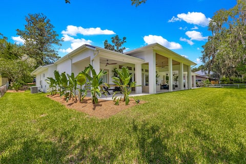 New Home, 137ft on the River, 6 BDR, sleeps 16