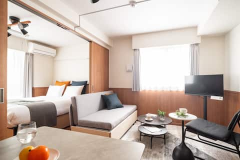 Designer apartment with attractive wood grain /b01