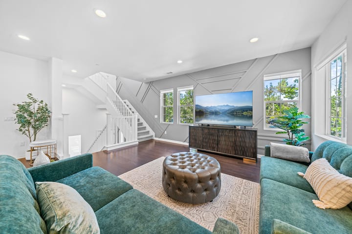 20% Off Monthly | Modern Designer Home W/ Balcony - Fullerton, CA