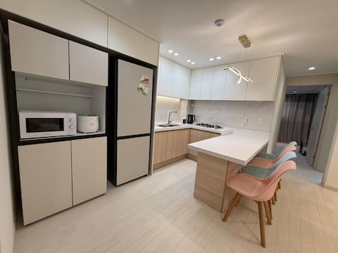 3 Queen Beds/3BR/2Bath/Nr Subway/Direct to Airport