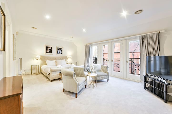 thesqua.re serviced apartments managed Airbnb listing 1