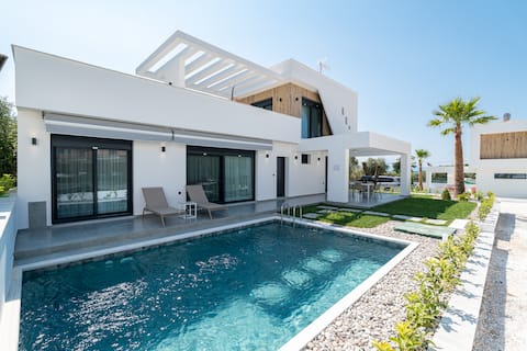 Emerald 3Bedroom Villa with Private Pool and Roof