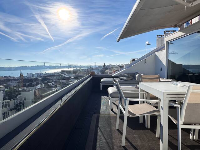 Lx360°Penthouse with scenic views in Principe Real gallery image 4