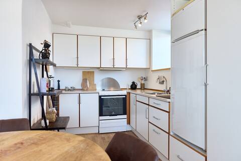 Top performing Airbnb: 4 beds, easy parking, busstops in Åby