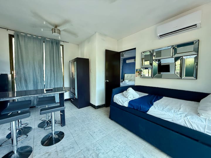 Кревет со тркалца, еве 2 единечни душека. Лизнете го долниот дел за да го најдете вториот душек 