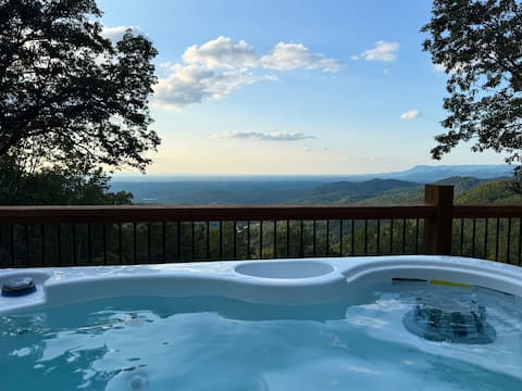 Sunset Summit: Hot Tub, Scenic Views, Shared Pools
