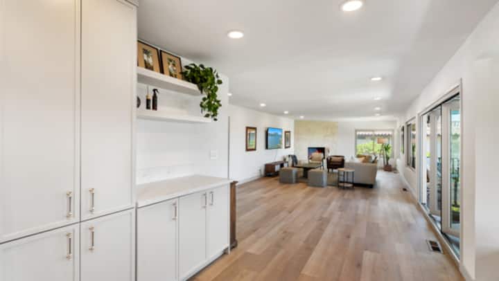 Lux Penthouse • Pool • Views • Sleep 20 • Ac • Spa - San Diego, CA