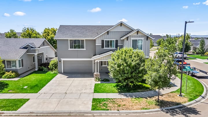 Large 5 Bedroom Meridian 83646-insurance Housing - Meridian, ID