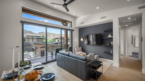 Successful Airbnb property: Montclair Zion - Luxury 2BR/2BA Villa - THE VIEWS in Springdale