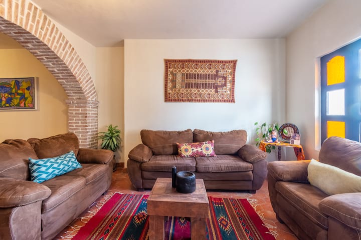 Colorida Casa En Centro, 3 Br Y Vista Increíble - San Miguel de Allende