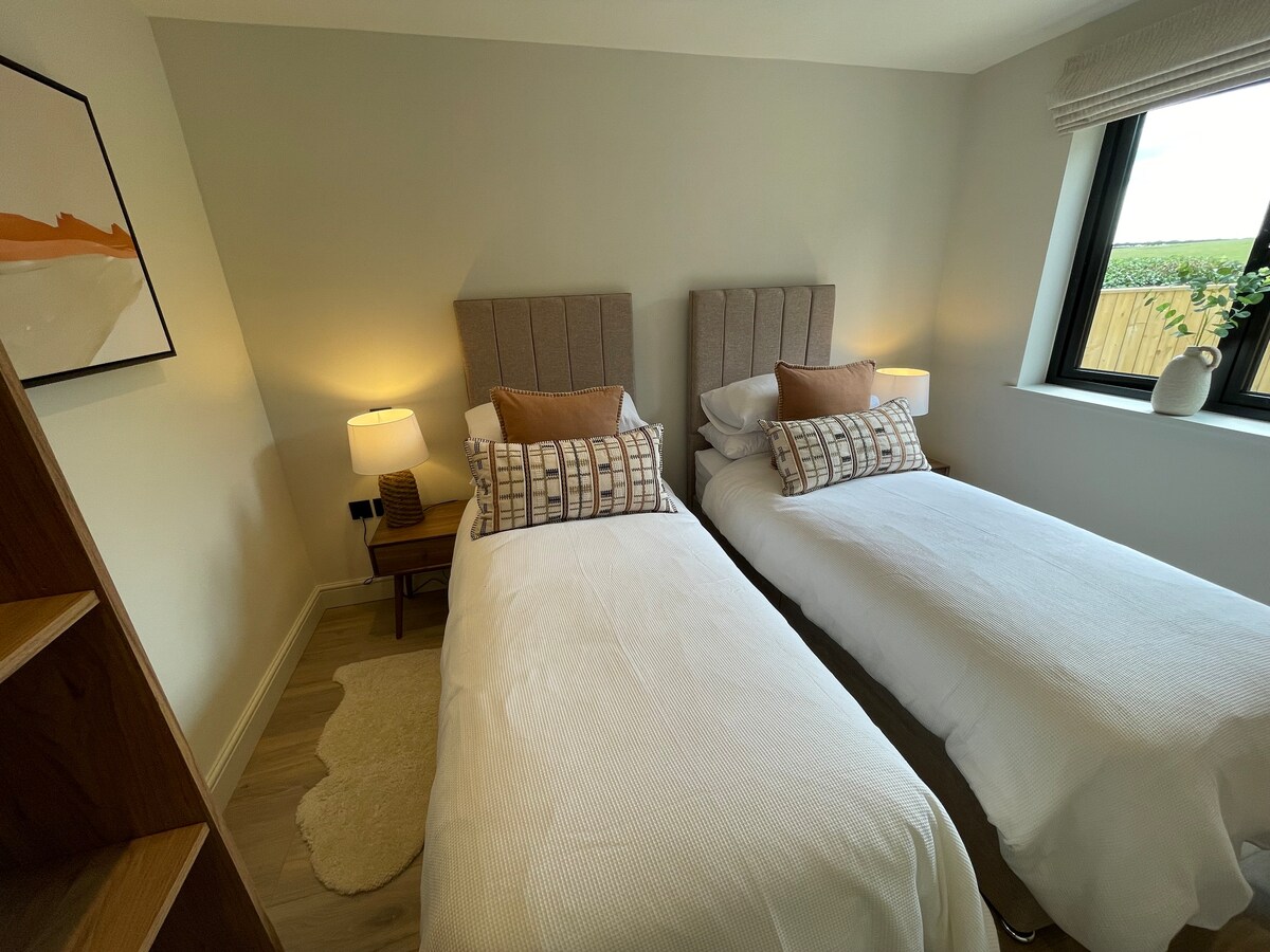 Საფოსტო და დამაკავშირებელი საწოლების კონფიგურაცია შესაძლებელია, როგორც ორადგილიანი ან დიდი ზომის