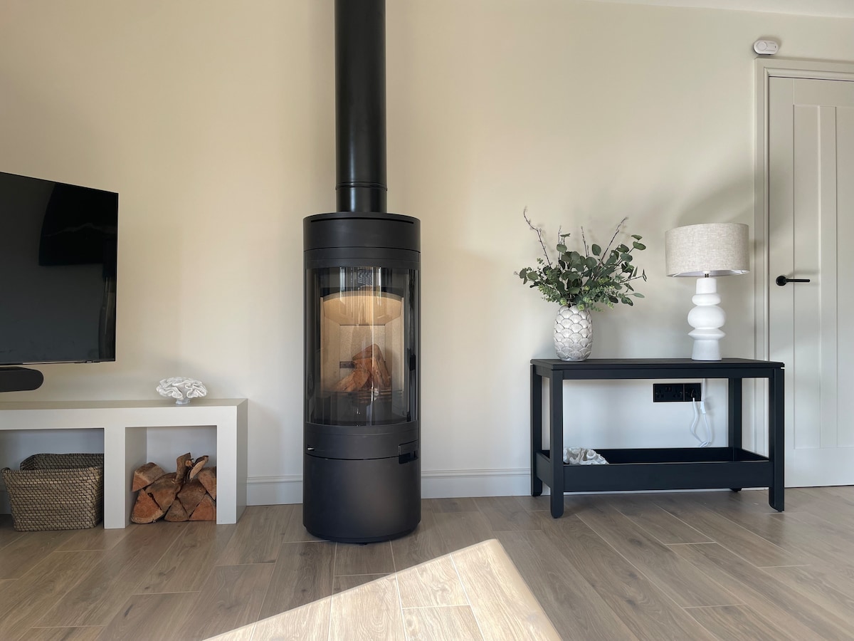 Successful Airbnb property: New : nestled in the centre of Bamburgh village in Bamburgh