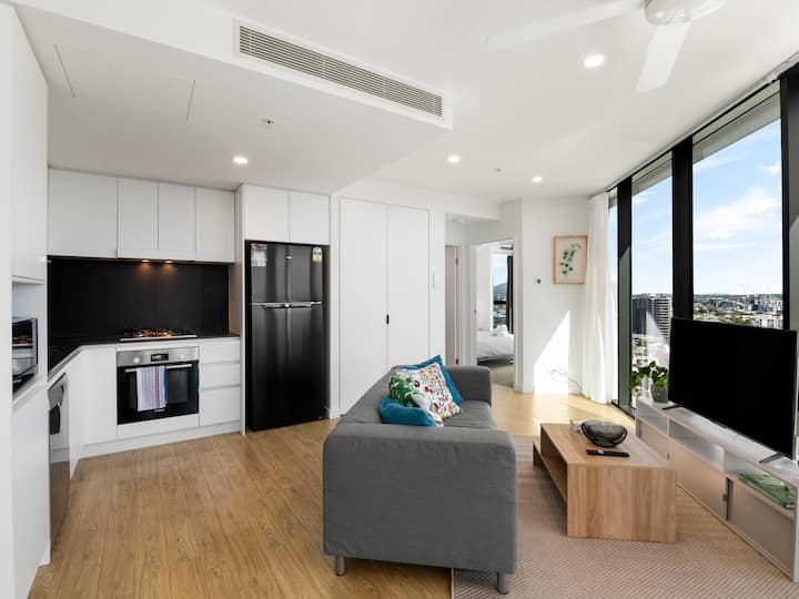 Floor-to-ceiling River& Mountain View/top Location - Brisbane