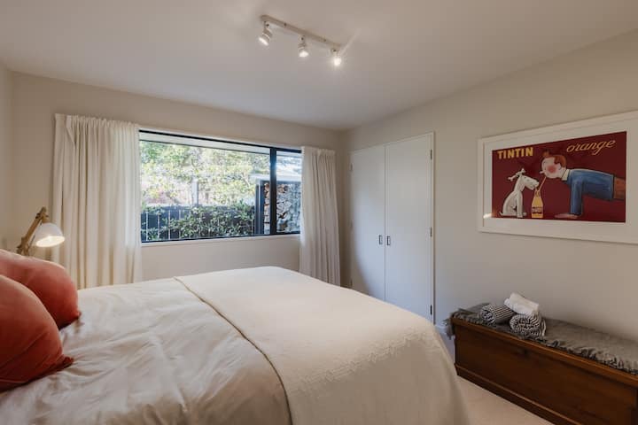  Chumba cha 3 cha kulala - Kitanda cha California kinaweza kugawanywa katika single mbili za kifalme, kabati la nguo, mwonekano wa bustani