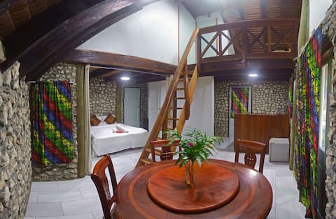 3-Bedroom Oceanview Bungalow with Breakfast & WiFi