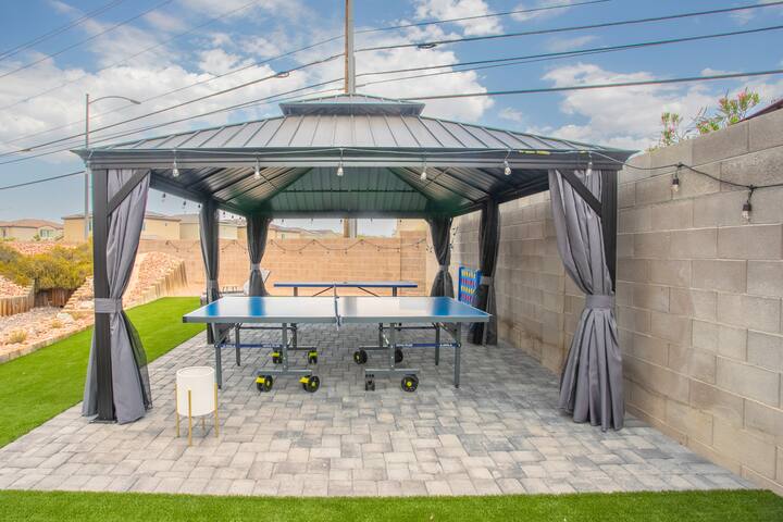 5 BR Home w/ Pool, Outdoor Games, Billiard, More! gallery image 3