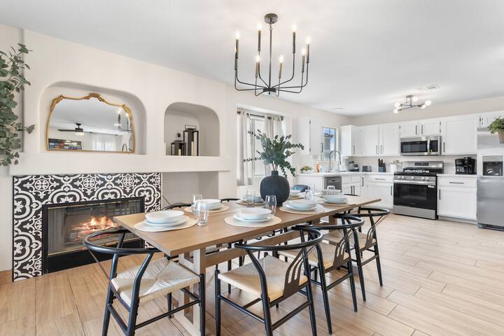 5 BR Home w/ Pool, Outdoor Games, Billiard, More! gallery image 5