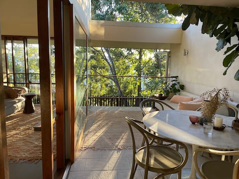 Architectural gem - peaceful retreat