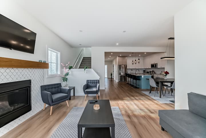 Relaxing 3br Cochrane Home | Free Parking - Cochrane