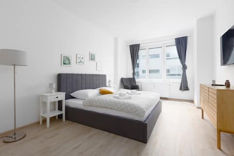 Apartment with 2 bedrooms with kitchen near metro