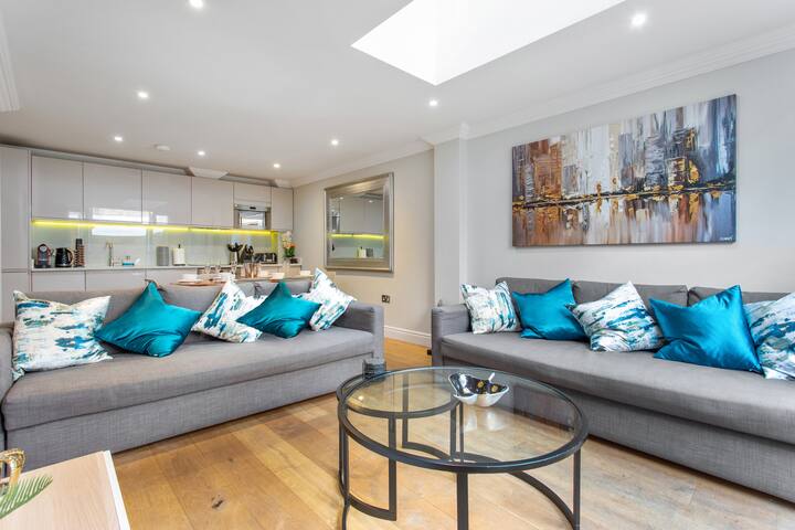 Luxury Split Level Apartment With Private Garden gallery image 2