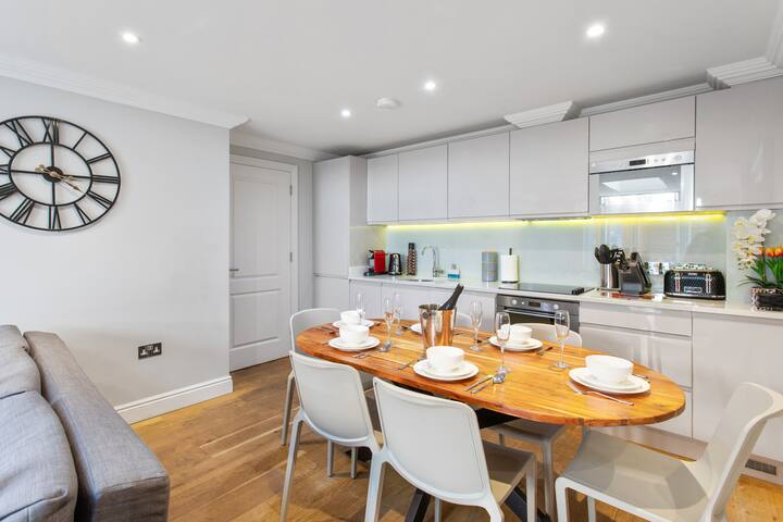 Luxury Split Level Apartment With Private Garden gallery image 3