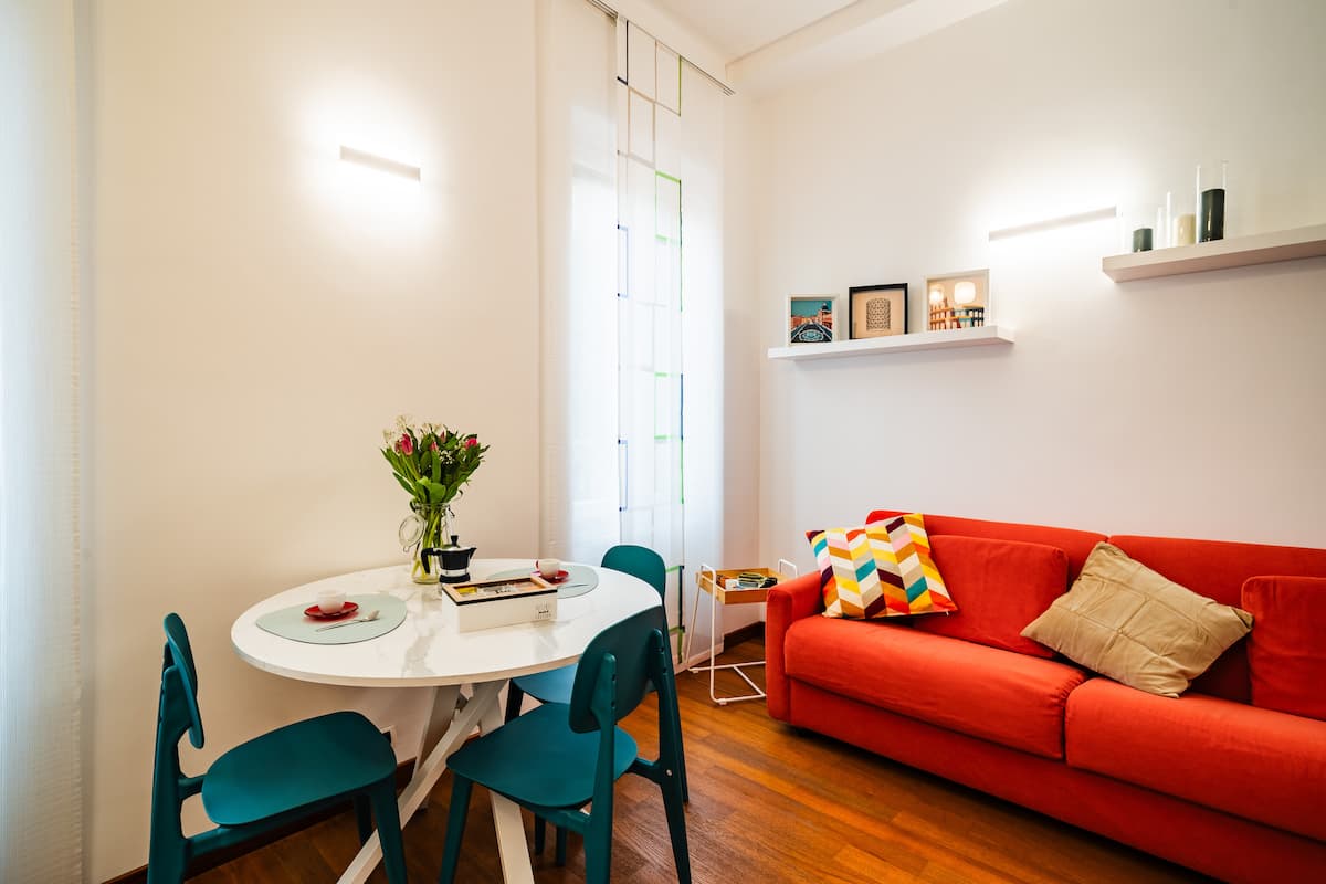 La Casina sull’Appia – Metro Furio Camillo — Salotto 1 | Casa vacanze LovedHomes a Roma