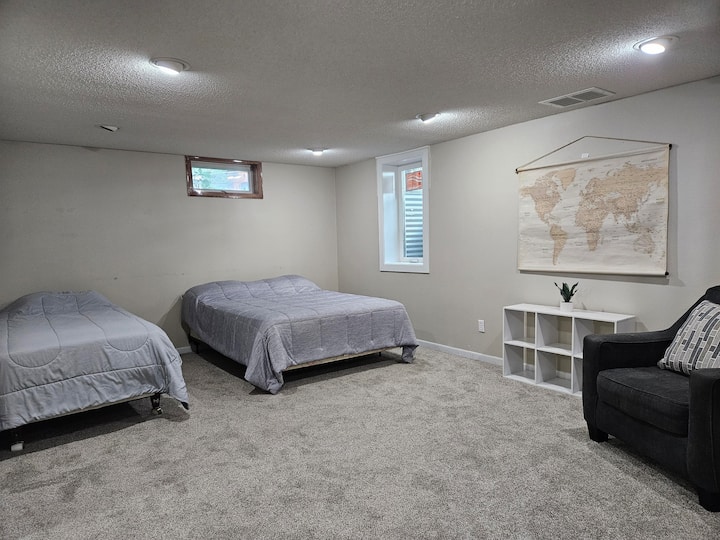 Llojet e krevateve në bodrum: Queen dhe Twin