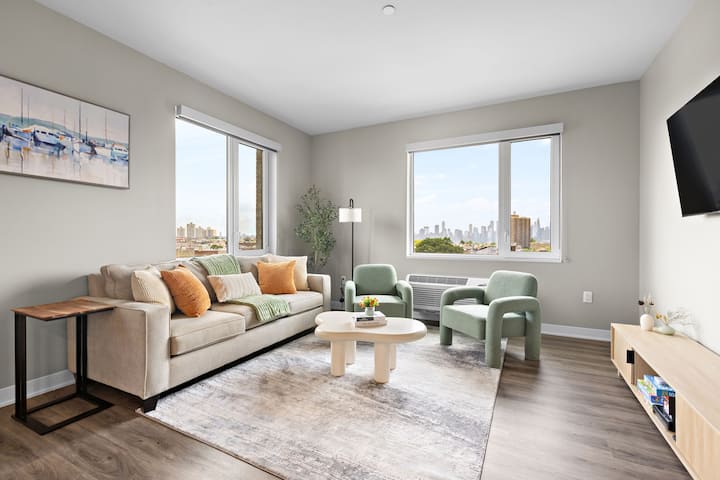 Skyline Of City View * King Size Bed*parking - Queens, NY