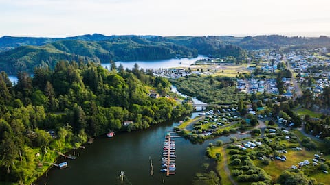 2 Homes-14 Acres+2 Spas +Lake Access+Kayaks