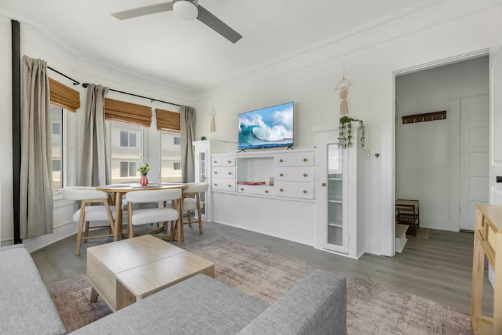 Venice Apartment With Ocean View/ Sleep 4 - Santa Monica, CA