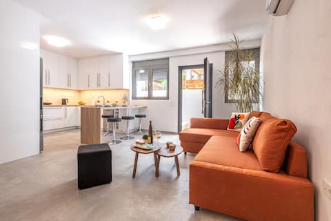 Top Airbnb: Bright home 200m from the Beach in Δήμος Μαρκόπουλου Μεσογαίας