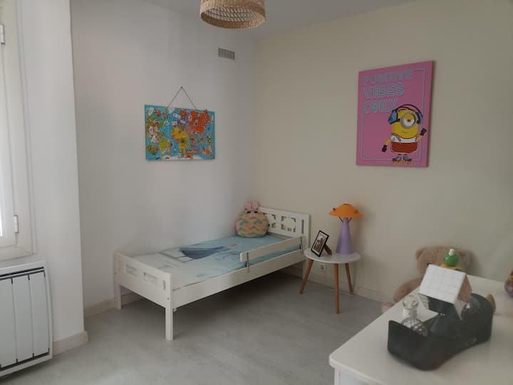 Dječja soba s krevetom za malu djecu ne ubraja se u 6 kreveta. To je sedmi krevet.