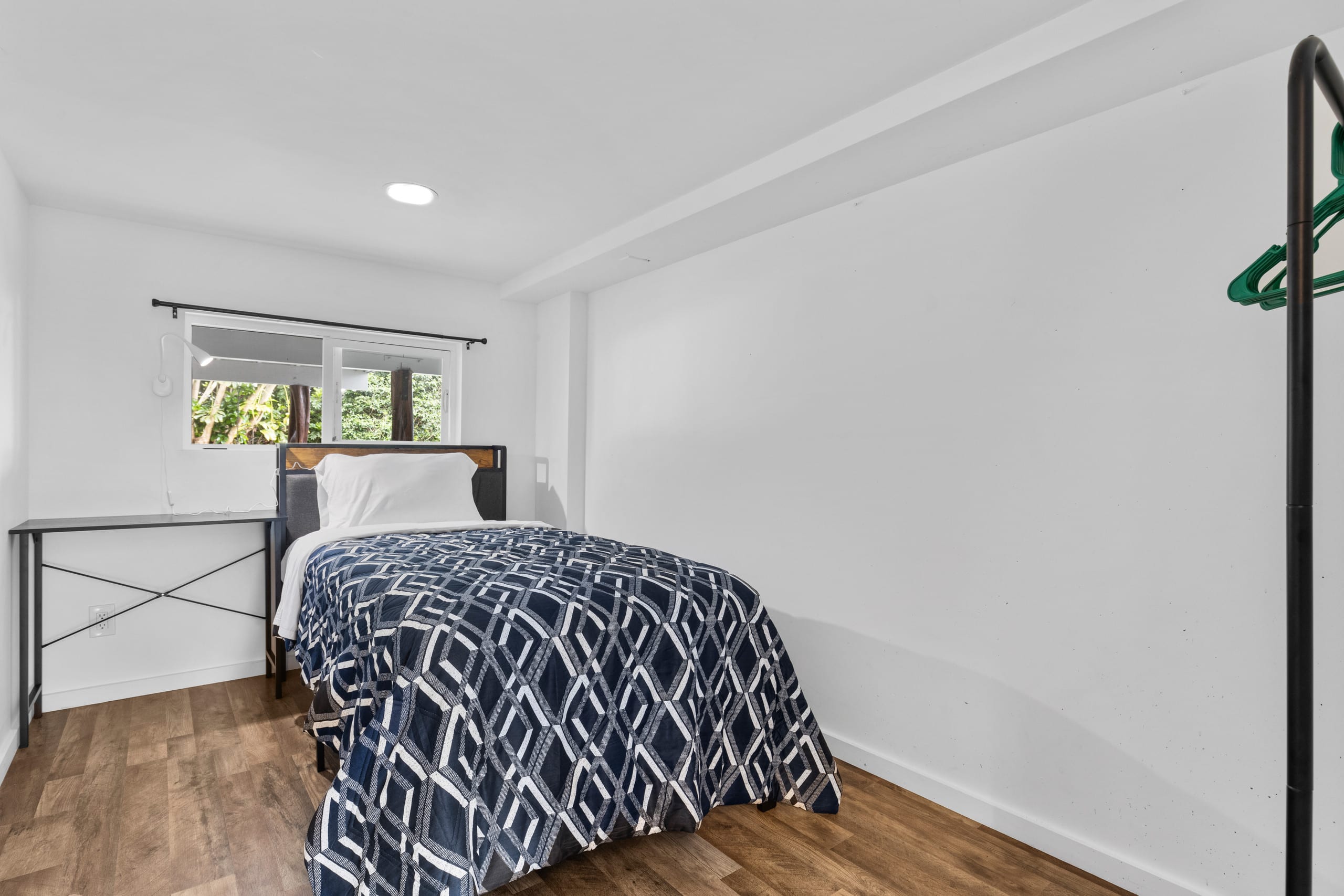Studio + 2 Bonus Rooms + Patio + AC, Near Airport - Main photo