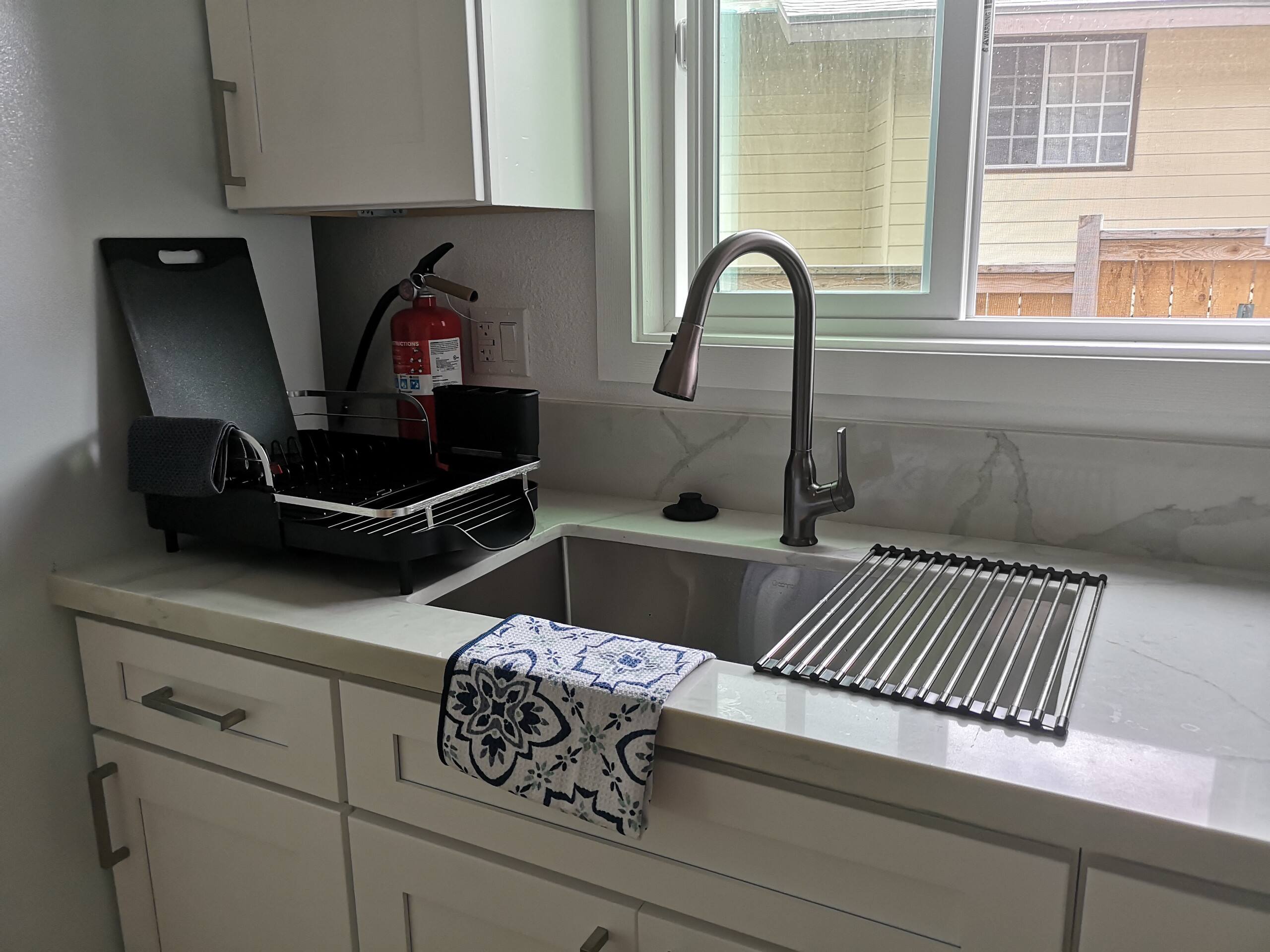 Studio + 2 Bonus Rooms + Patio + AC, Near Airport - Photo 10