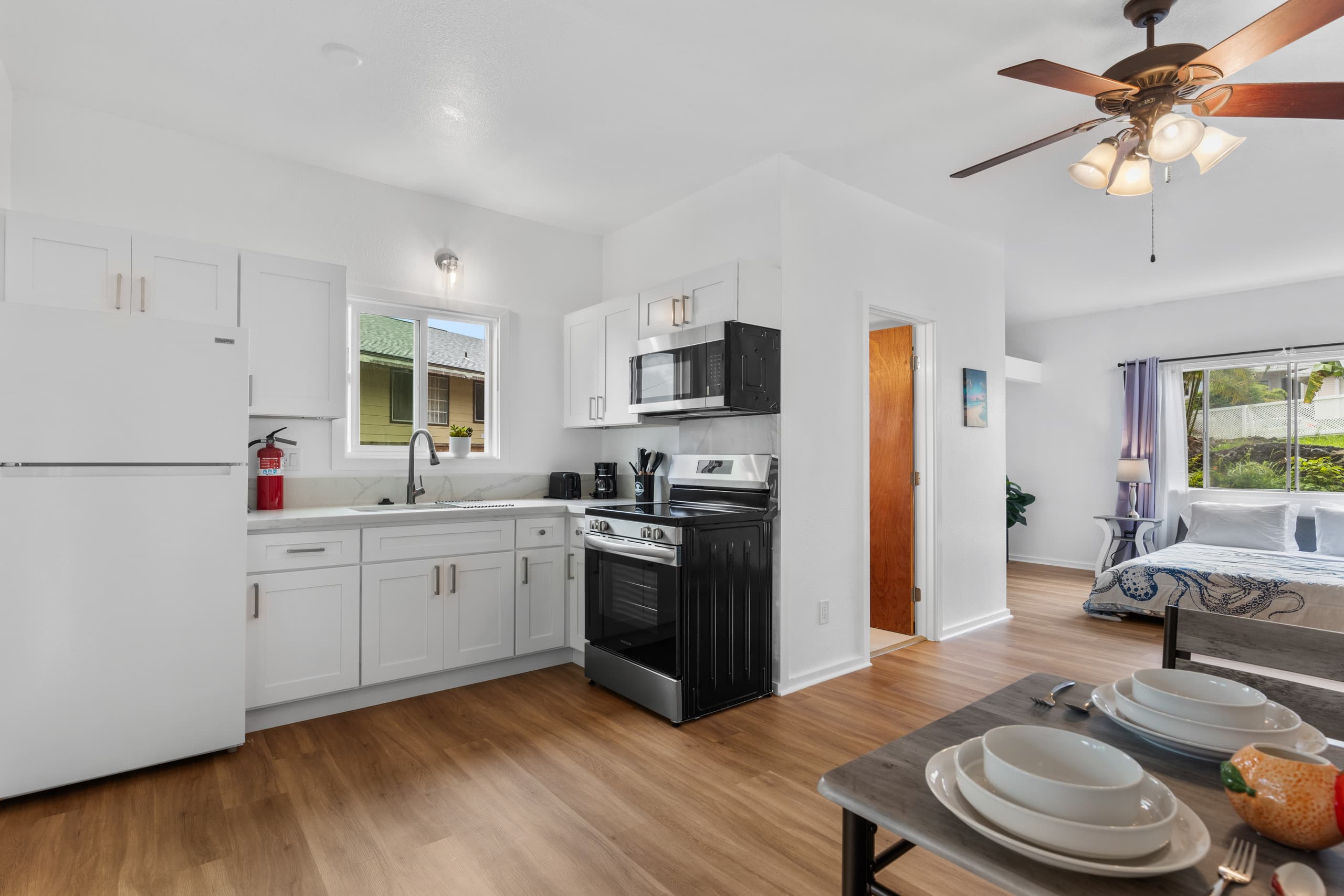 Studio + 2 Bonus Rooms + Patio + AC, Near Airport - Photo 6