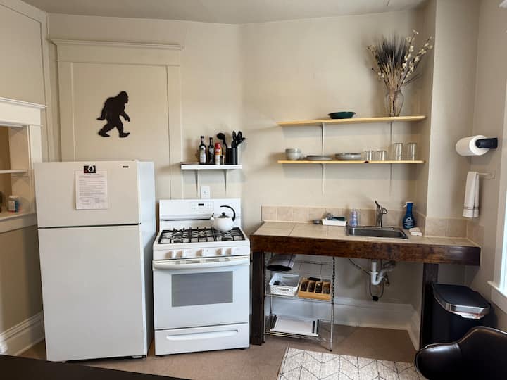 Hip Strip Studio 18 In The Heart Of Missoula! - Missoula, MT