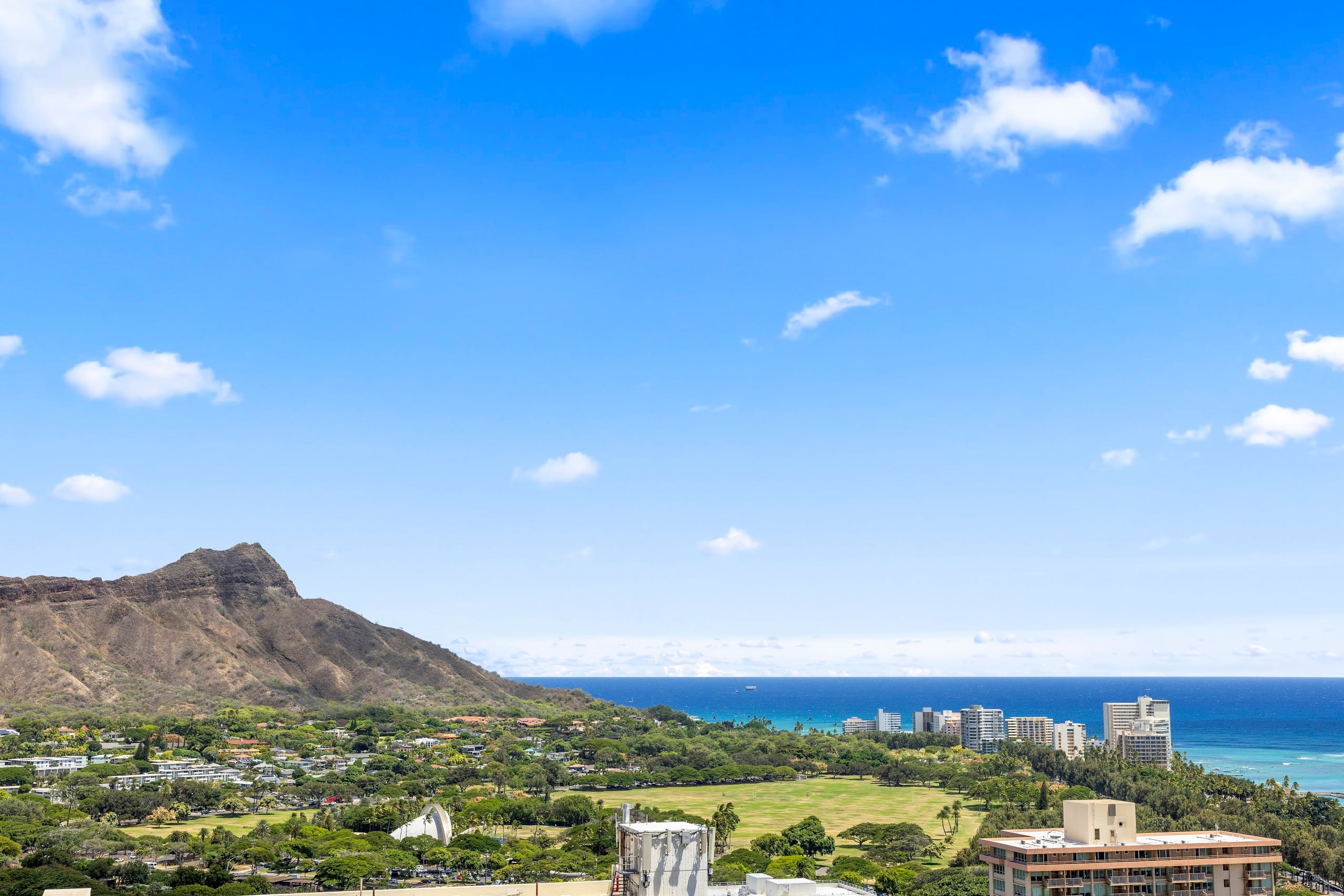 33FL-DiamondHD & Ocean View-Upscale-1BR w/Parking - Image 45