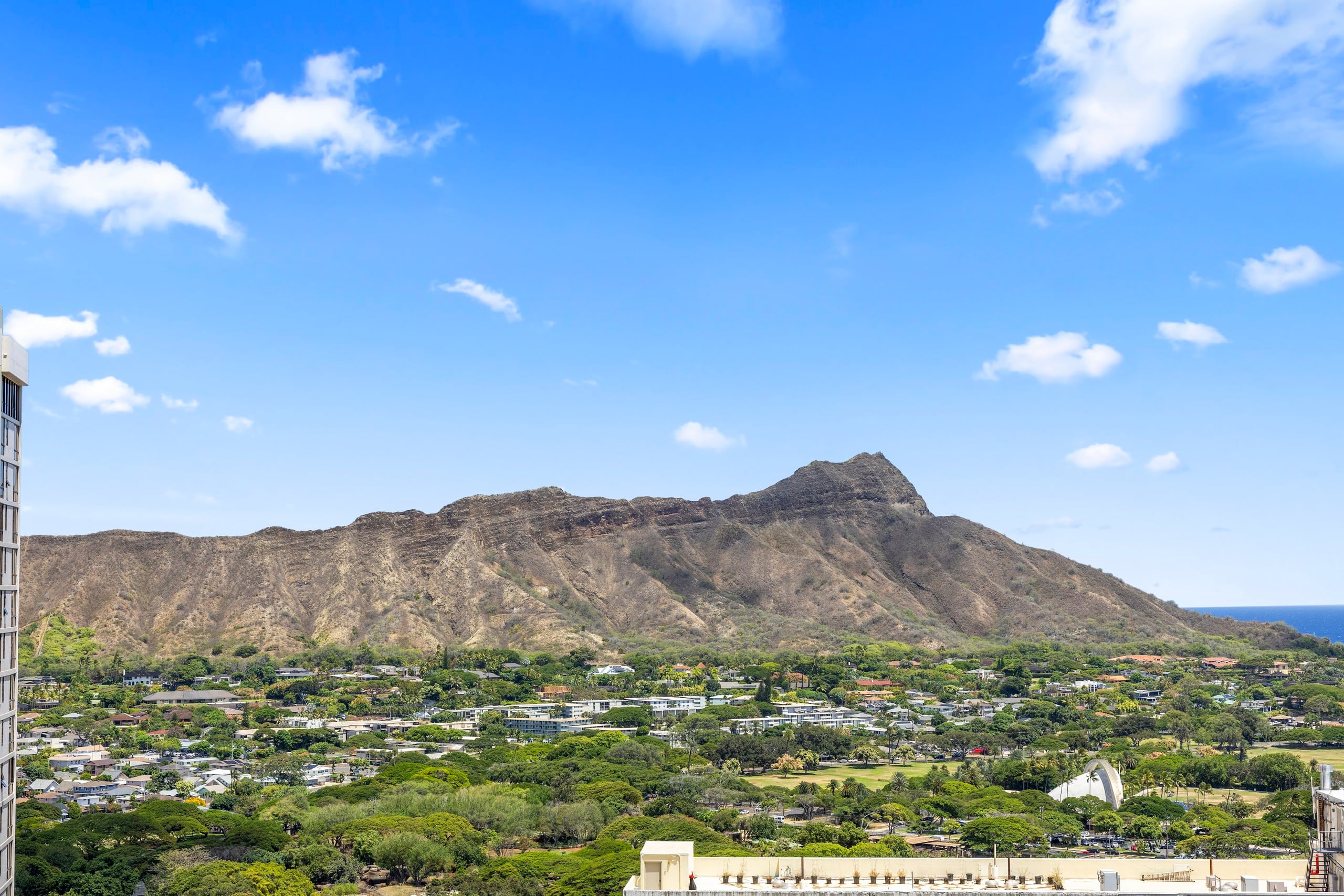 33FL-DiamondHD & Ocean View-Upscale-1BR w/Parking - Image 39