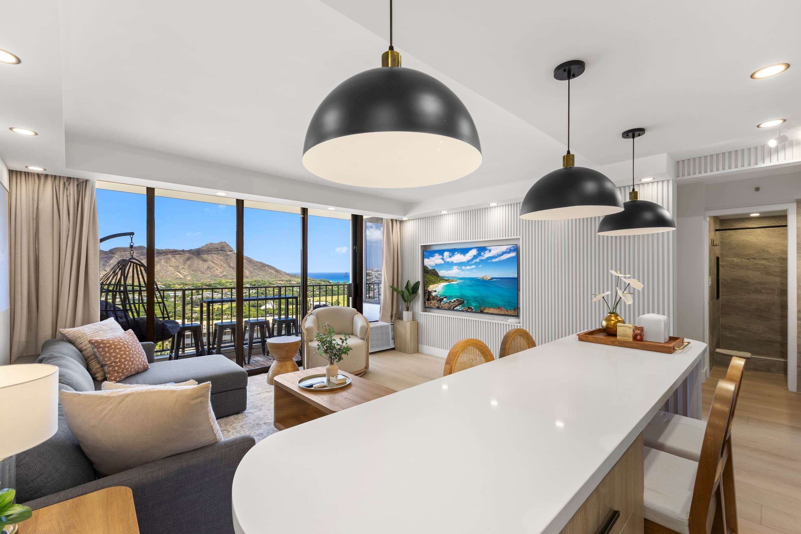 33FL-DiamondHD & Ocean View-Upscale-1BR w/Parking - Image 2