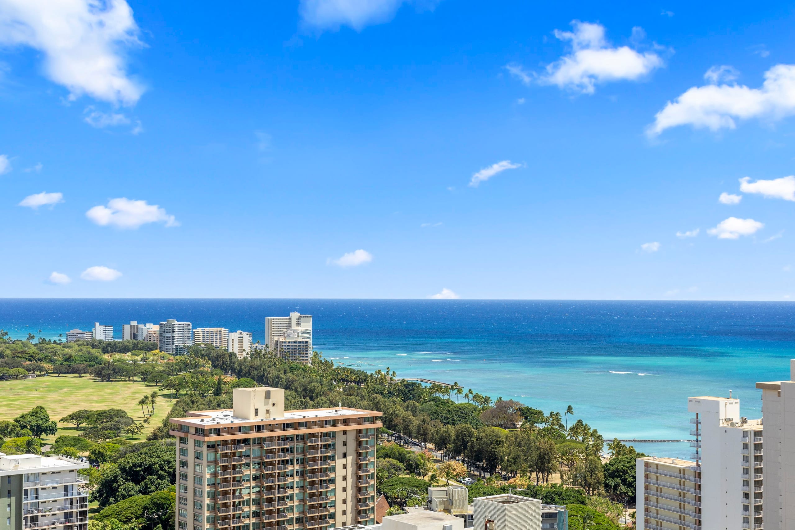 33FL-DiamondHD & Ocean View-Upscale-1BR w/Parking - Image 5