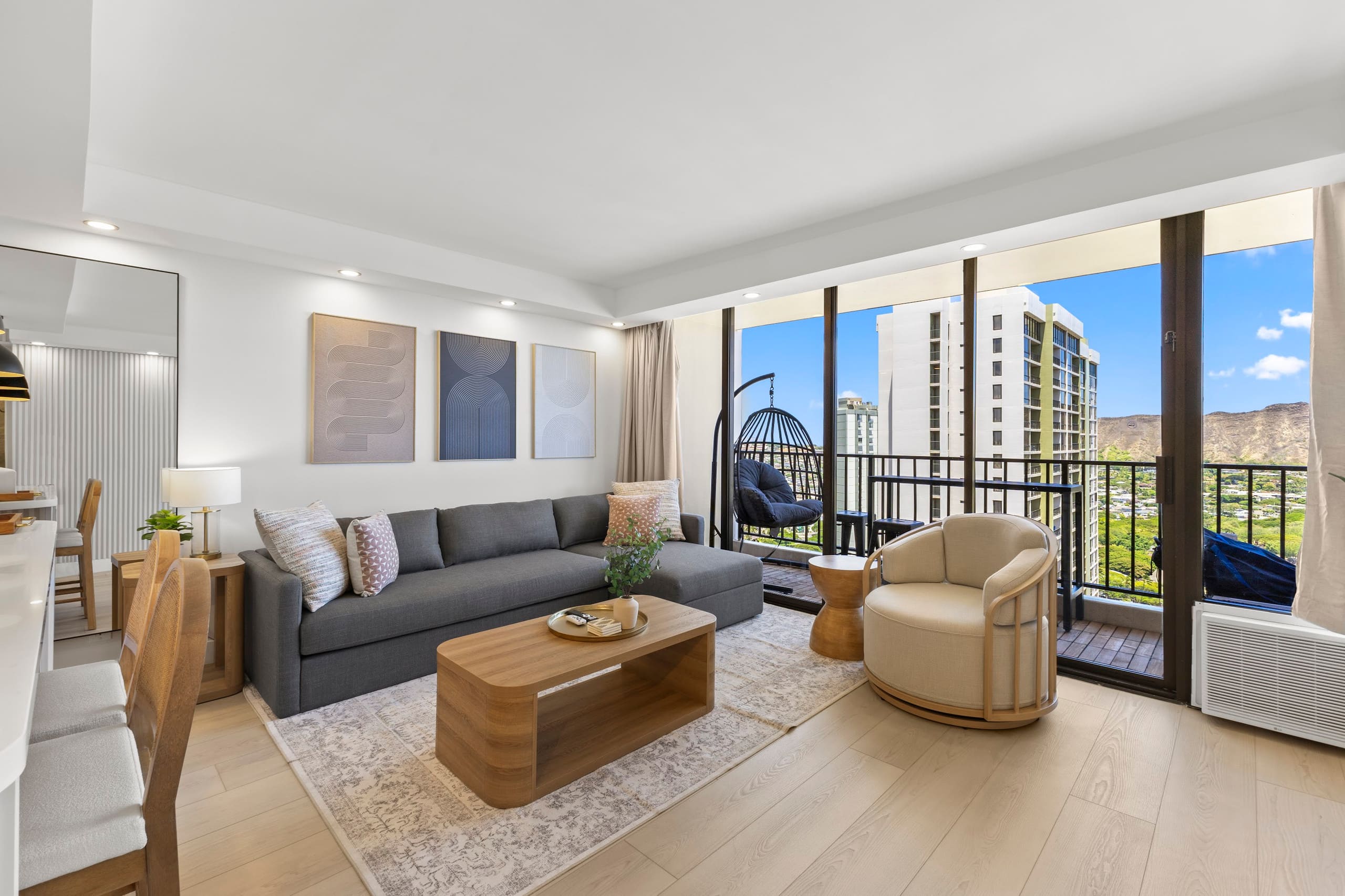 33FL-DiamondHD & Ocean View-Upscale-1BR w/Parking - Image 3