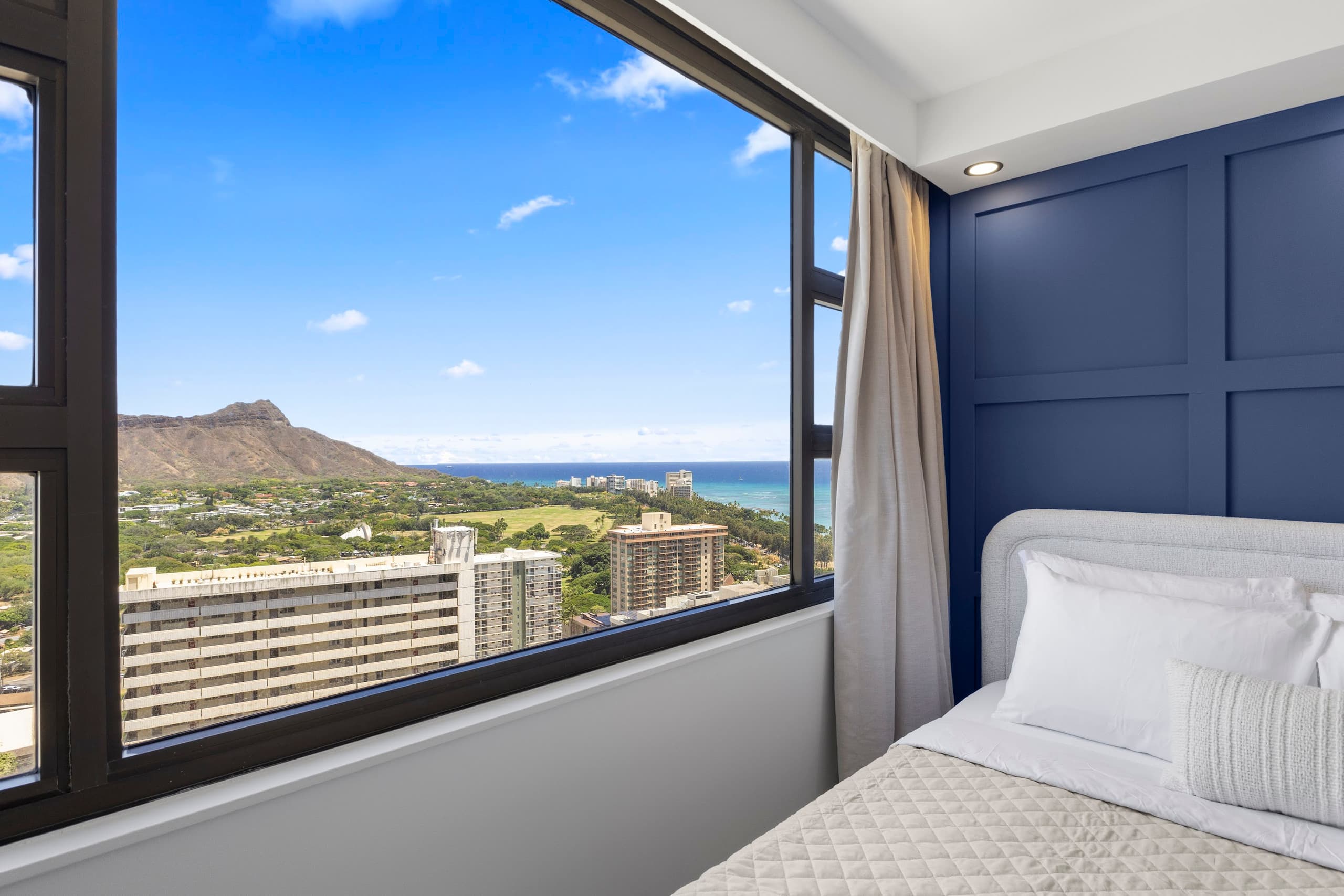33FL-DiamondHD & Ocean View-Upscale-1BR w/Parking - Image 24