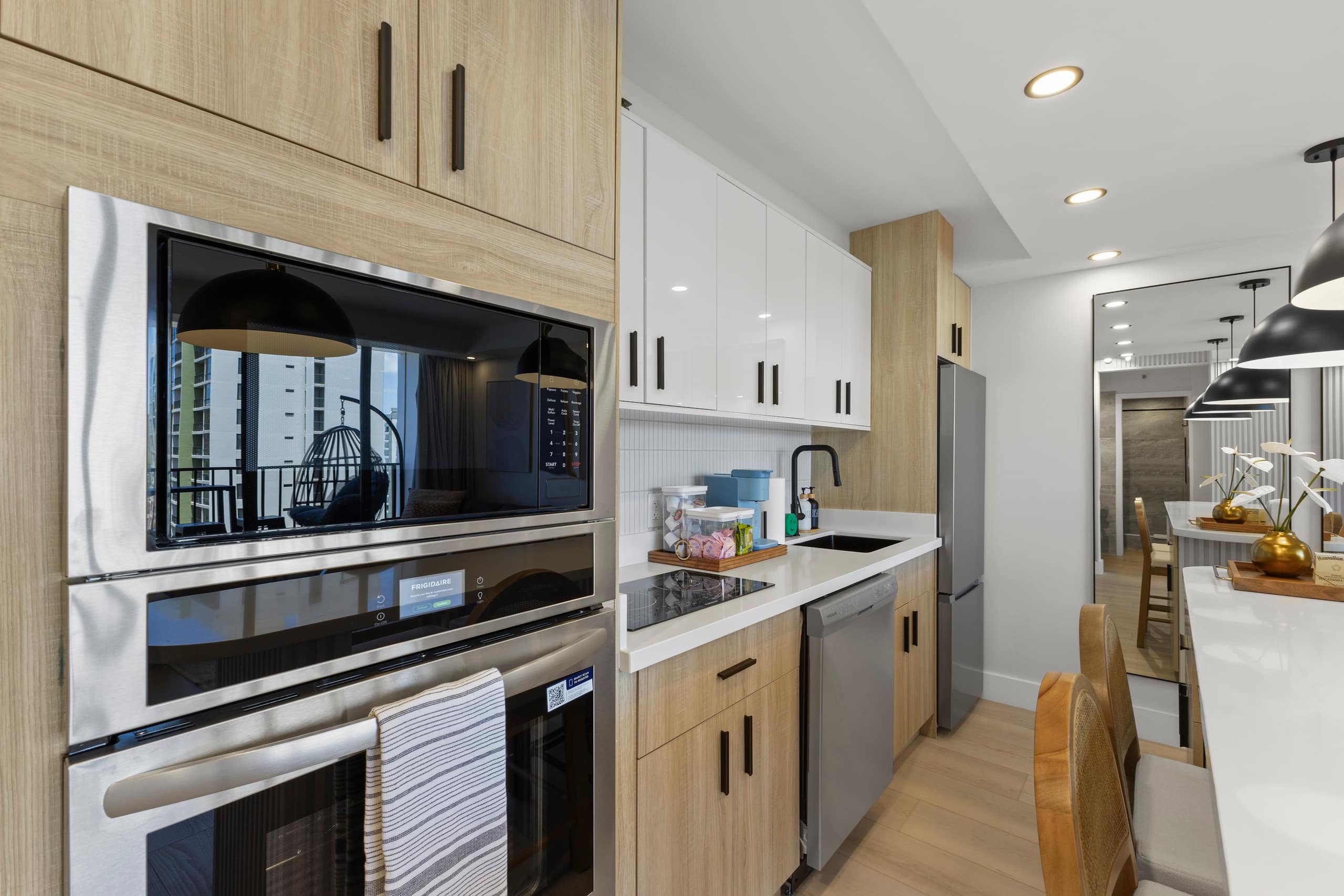 33FL-DiamondHD & Ocean View-Upscale-1BR w/Parking - Image 16