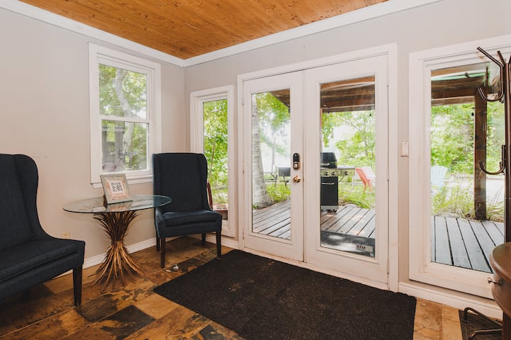 Hilltop Haven - Lake Huron Cottage! - Port Franks