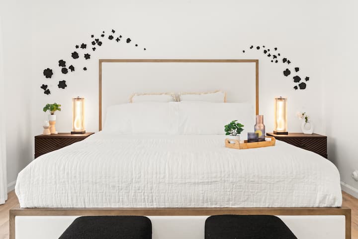 Master bedroom with a king bed and walk-out to pool and en-suite bathroom including shower, toilet and tub.