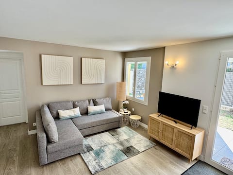 Top performing Airbnb: 2 bedroom apartment 5 minutes walk from the beach. in Saint Palais Sur Mer