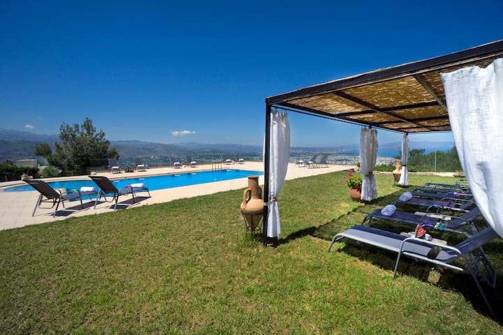 Golden Key Villa, 13 BD, private pool, sea views! gallery image 4