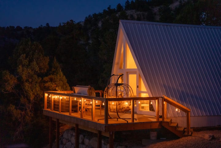 White A-Frame Escape 25 Min From Zion