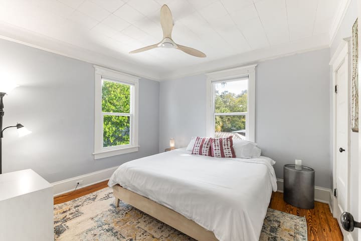 Chambre avec placard, télévision connectée et lit king size